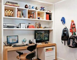 کتابخانه و میز تحریر